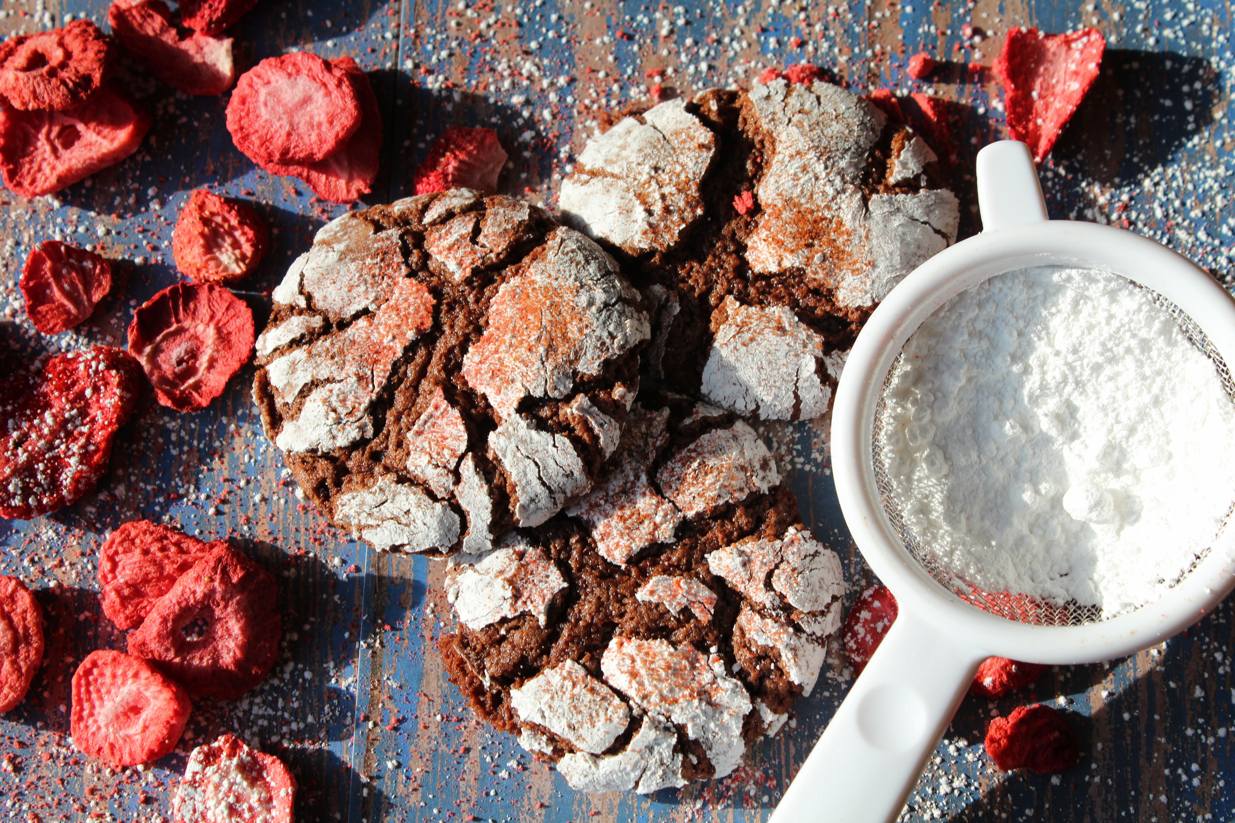 Strawberry-Chocolate Crackle Cookies