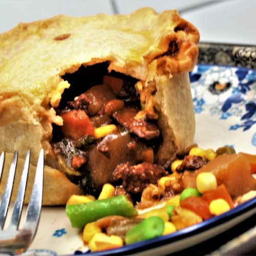 https://dougbakes.com/wp-content/uploads/2021/05/Indiana-Steak-Ale-Pie-4-500x500.jpg